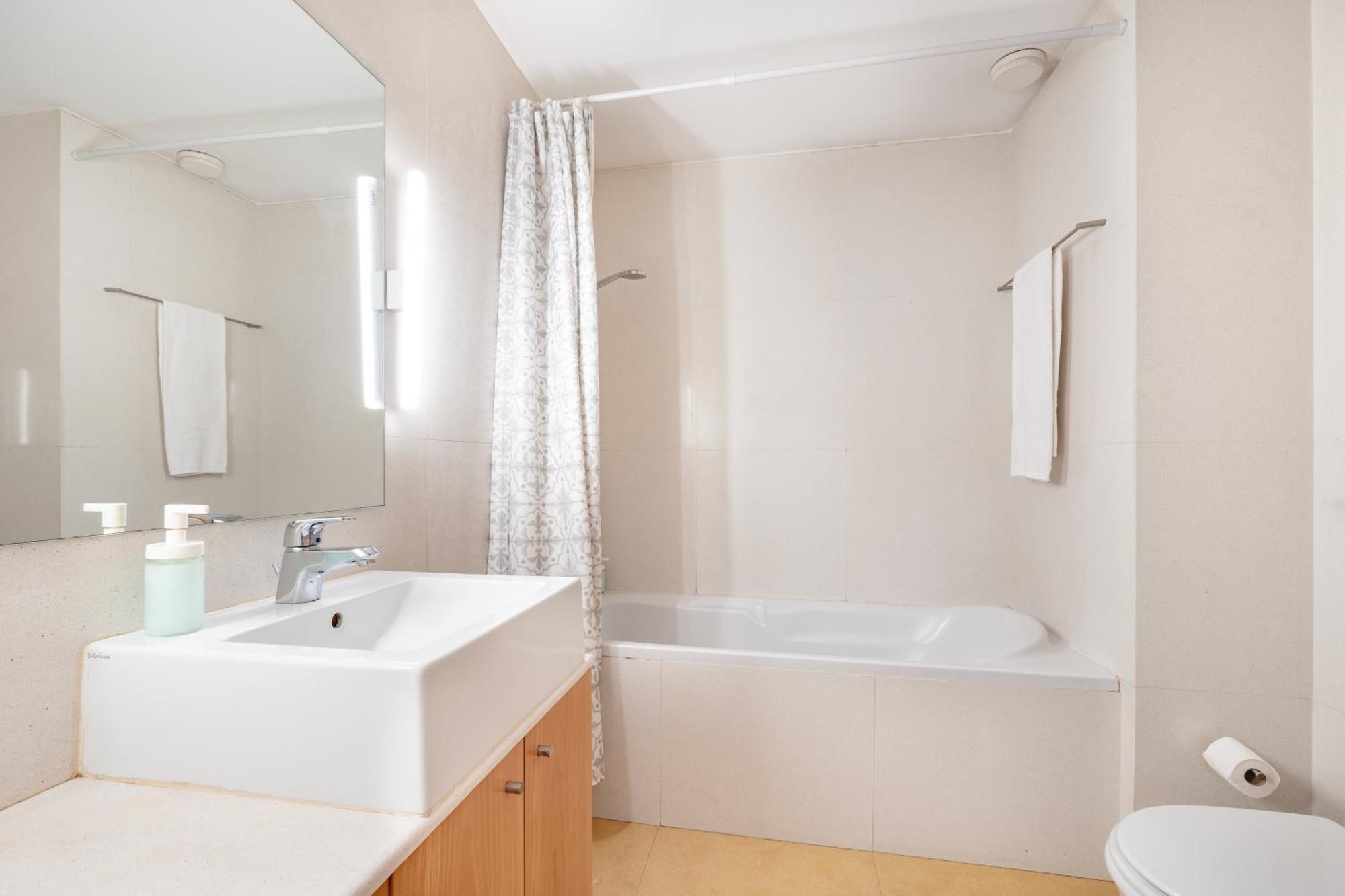 Viva Stadium Residence Studios Порто Екстериор снимка